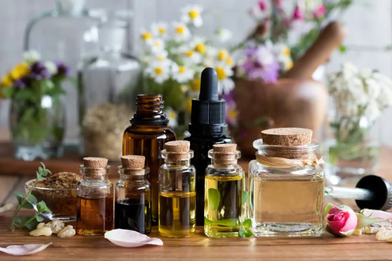 Flacons d'huiles essentielles pour aromathérapie