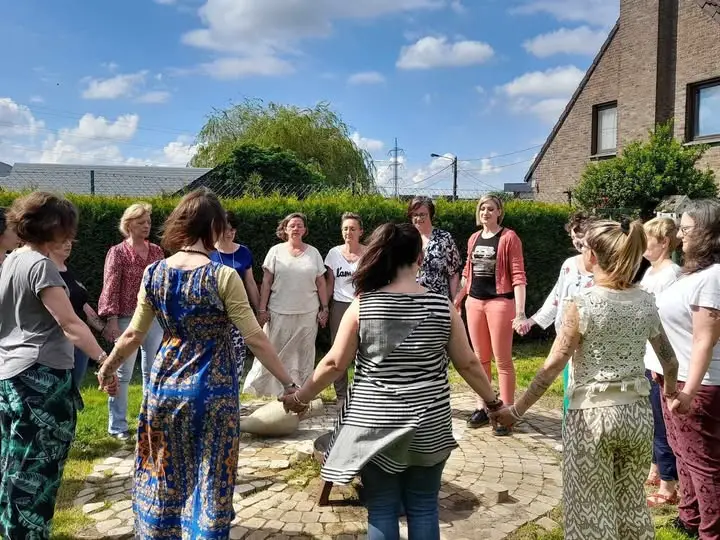 Constellations familiales : Entre racines et ramifications, se réconcilier avec les parts de soi 1 constellations-familiales